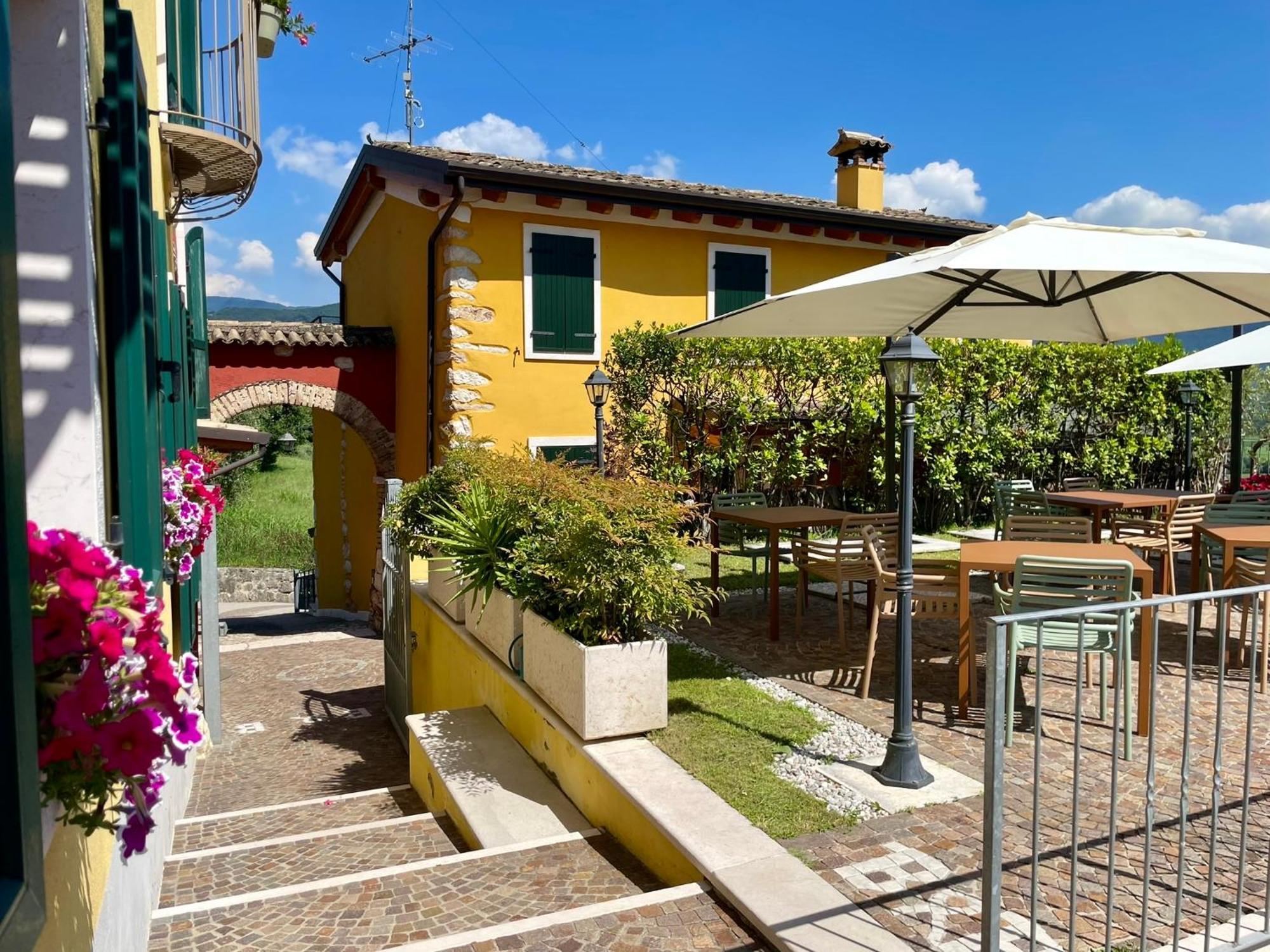 Relais Fontana Rosa B&B Wellness Caprino Veronese Eksteriør billede